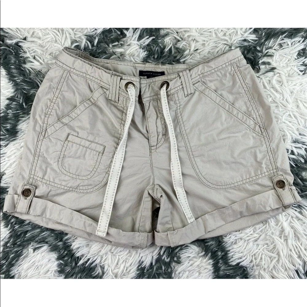 Tommy Hilfiger Women's Casual Shorts beige Size 4